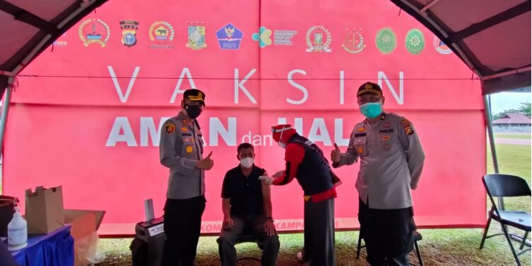 4 Ribu Lebih Warga Kampar Jalani Vaksinasi Massal Serentak Jelang Hari Bhayangkara Ke-75